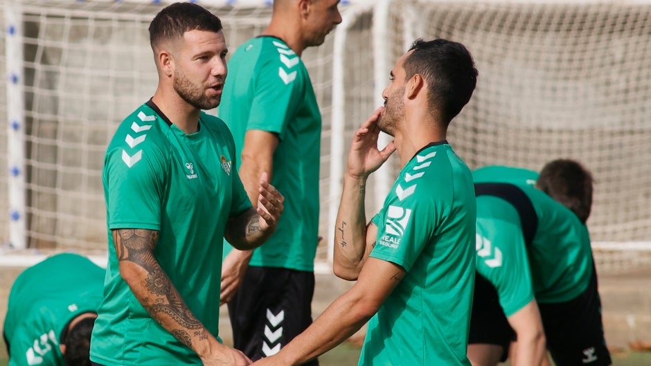 Aitor apunta al lateral derecho ante el Elche por la duda de Sabaly