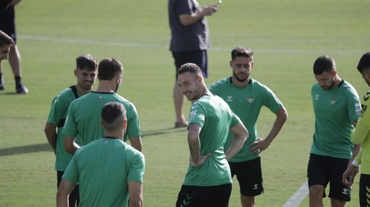 Loren, durante el entrenamiento del Real Betis previo a recibir al Elche CF