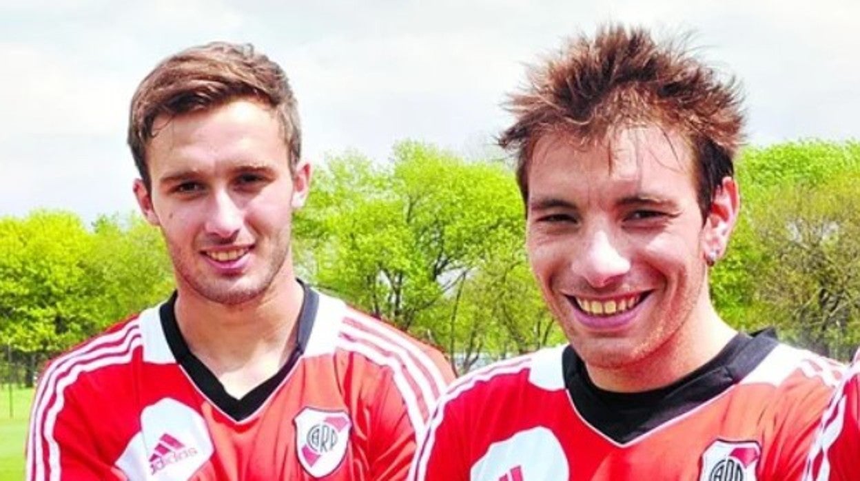 Germán Pezzella y Jonathan Botinelli, con la casaca de River, club con el que debutó en la élite argentina en 2011