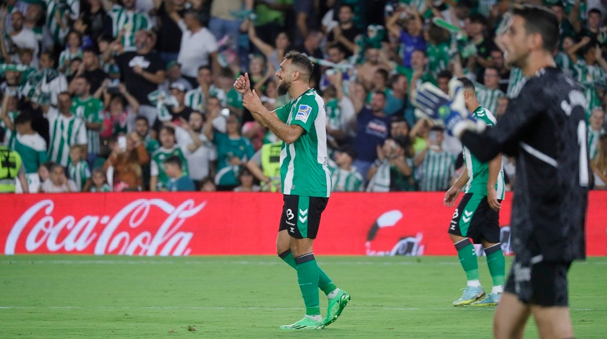Borja Iglesias celebra su gol ante Osasuna