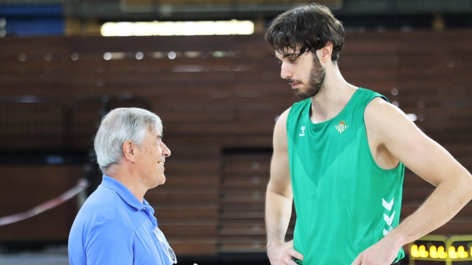 Tsalmpouris aprovecha su oportunidad y firma esta temporada con el Coosur Betis