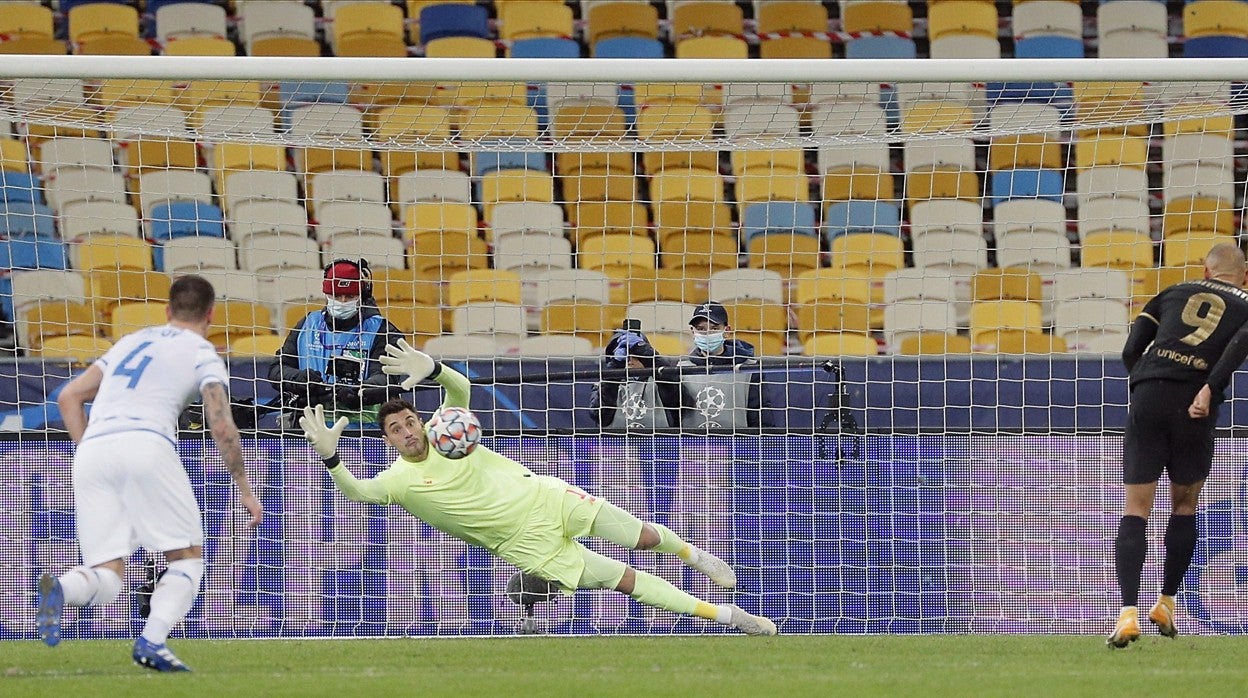 El Dinamo Kiev-Barcelona de la Champions 20-21 fue arbitrado por Matej Jug