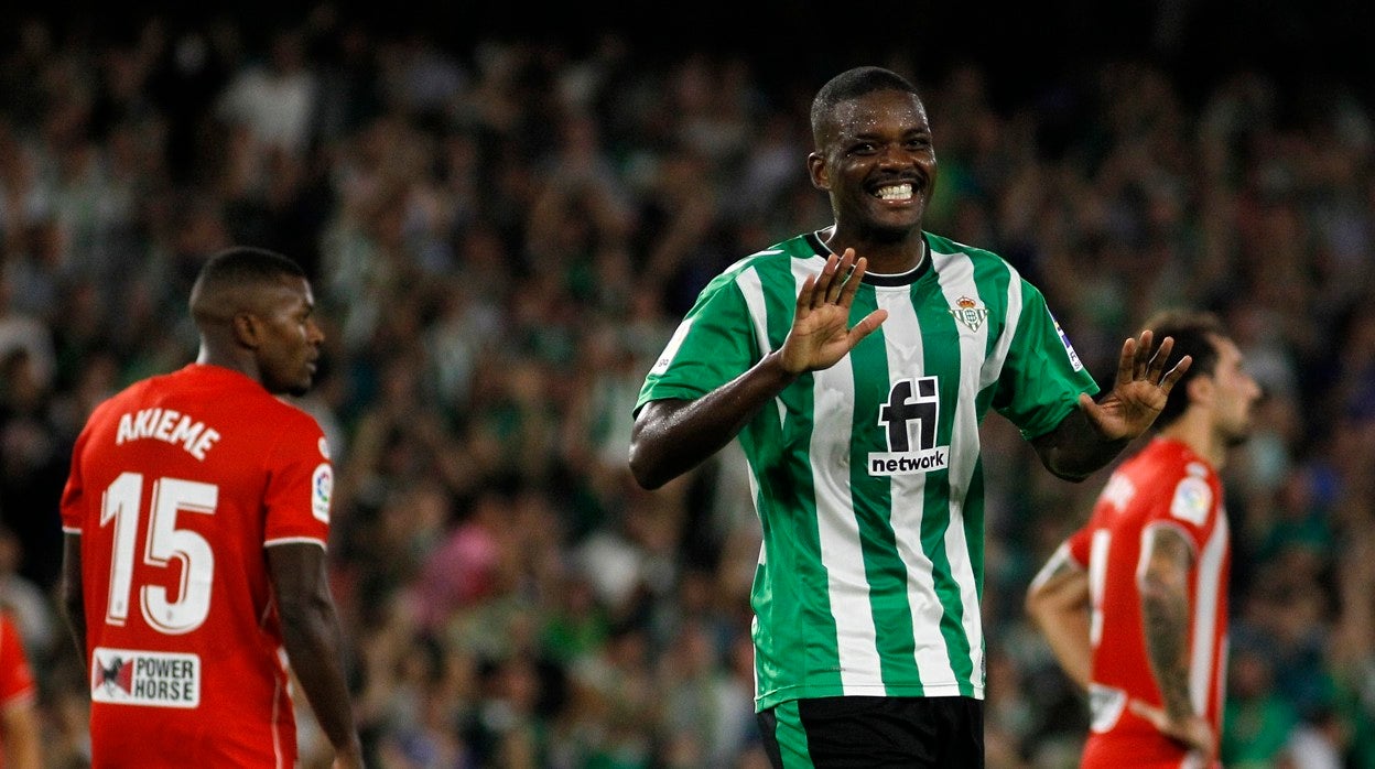 William Carvalho celebra el 3-1 a favor del Betis ante el Almería en el estadio Benito Villamarín