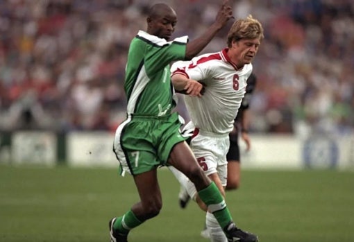 Finidi, durante el Nigeria - Dinamarca de octavos de final del Mundial de Francia 1998