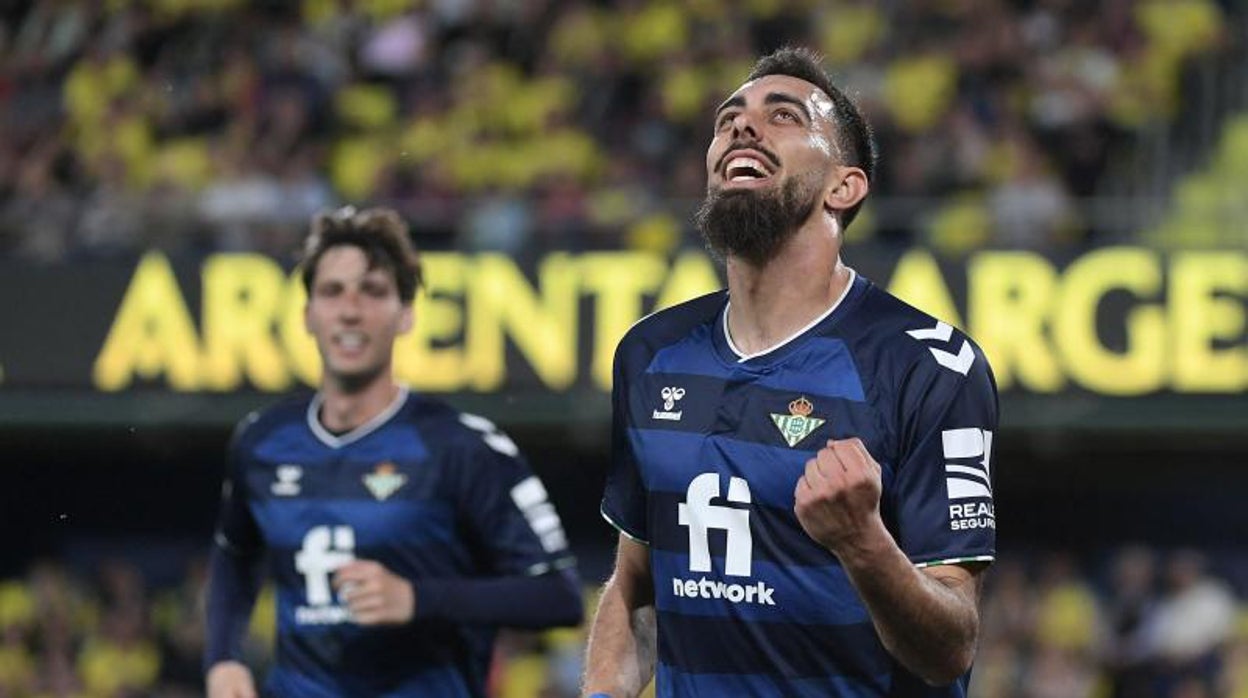 Borja Iglesias planta la bandera del gol en el Betis y en Europa