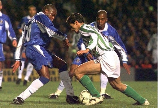 Alfonso y Sinclair, en el Chelsea-Betis de la Recopa de Europa 97-98