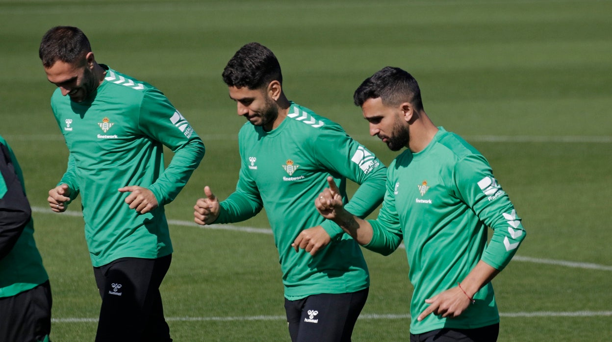 Víctor Ruiz, Ayoze y Montoya, durante un entrenamiento