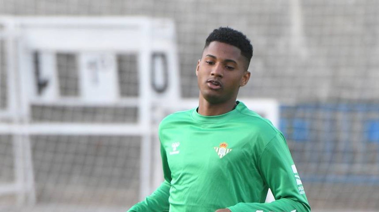 Abner Vinicius se entrena con el Betis