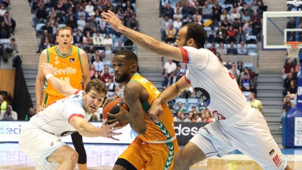 El Betis Baloncesto mira cara a cara a la permanencia (67-82)