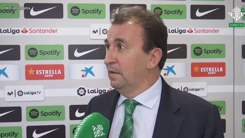 José Miguel López Catalán: «El árbitro se ha cargado el partido»