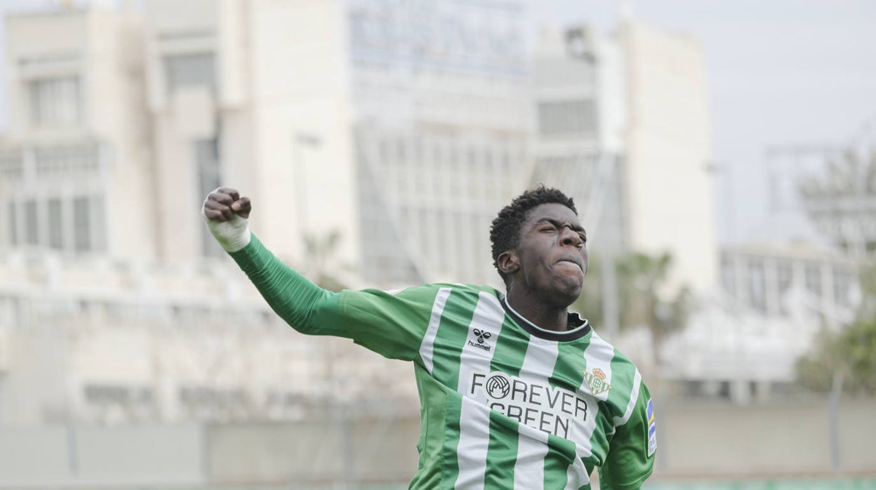 Assane celebra un gol con el Betis Deportivo