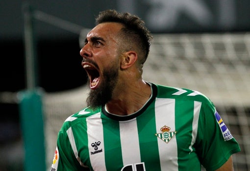 Borja Iglesias, en el Betis-Almería de LaLiga 22-23