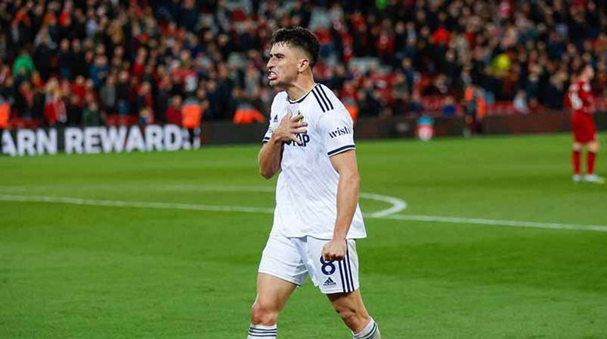 Marc Roca, en un partido con el Leeds