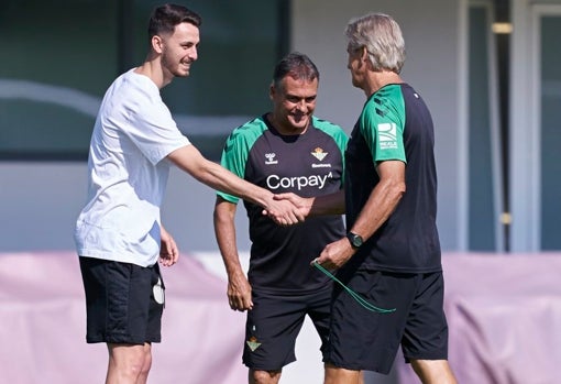 Raúl, Alexis y Pellegrini. en la ciudad deportiva Luis del Sol