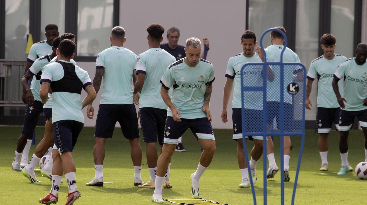 Loren, en el entrenamiento del Betis en la ciudad deportiva Luis del Sol