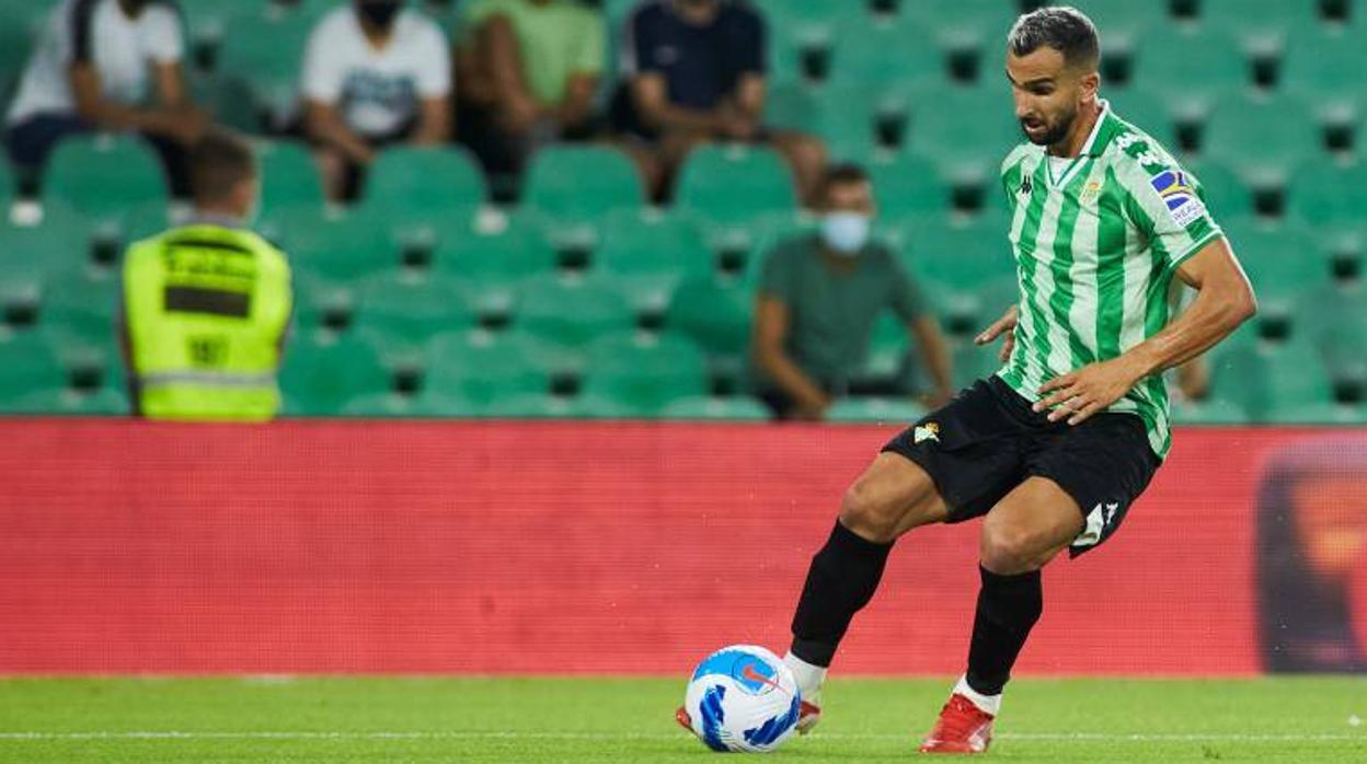 Martín Montoya, en uno de los pocos partidos disputados con el Betis estos últimos años