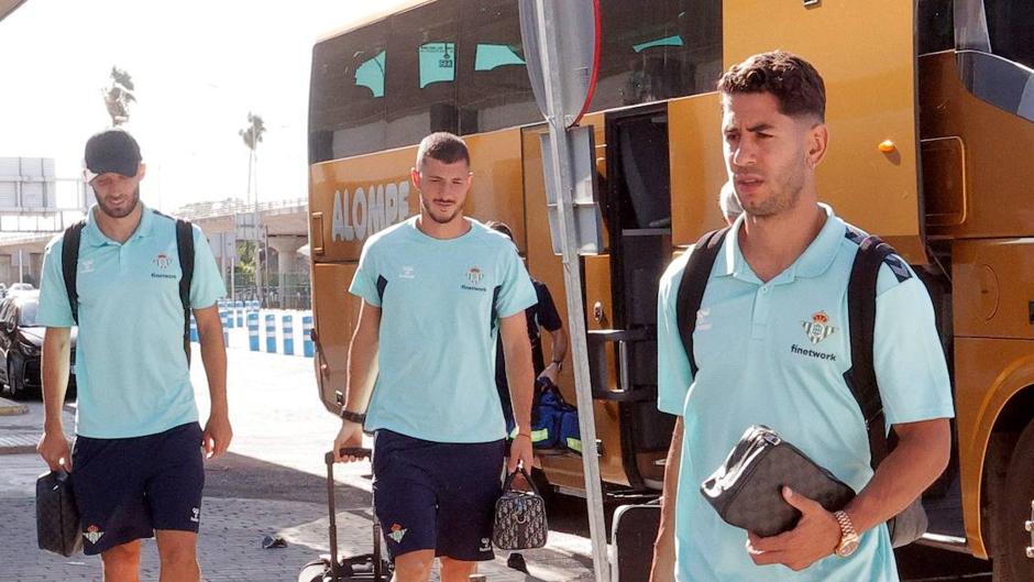 Isco, Marc Roca y Ayoze, en una convocatoria del Betis para Villarreal sin Juanmi