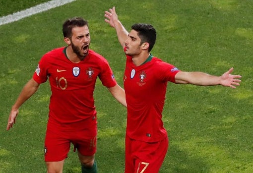 Guedes y Bernardo Silva, en un partido con Portugal