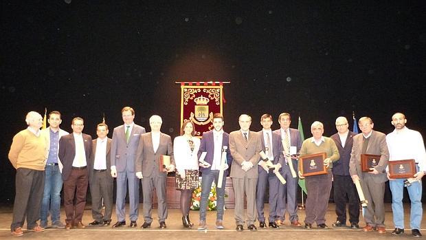 El alcalde de Palma junto a los premiados, Antonio José, Antonio Tejera y Antonio Jesús Meléndez