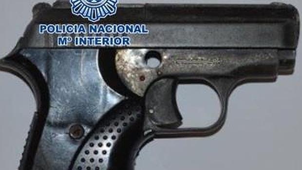 El arma que utilizó el hombre en su huida