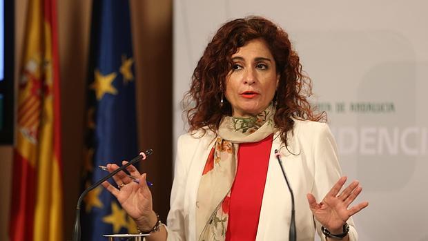 La consejera de Hacienda, María Jesús Montero, presentó ayer el informe sobre déficit al Consejo de Gobierno
