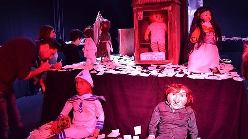 Annabelle, guardada en una caja de madera, y otras creaciones