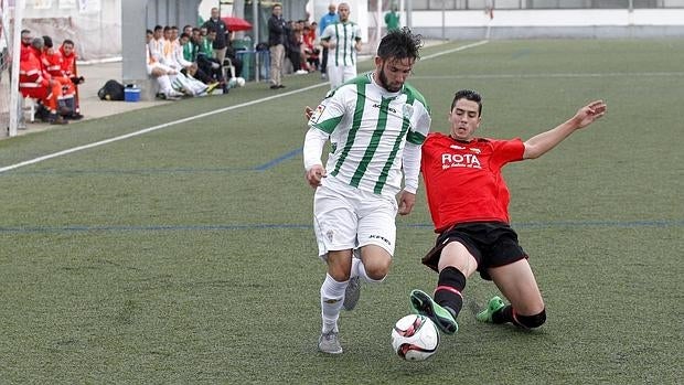 Javi Galán, del Córdoba B, en Miralbaida