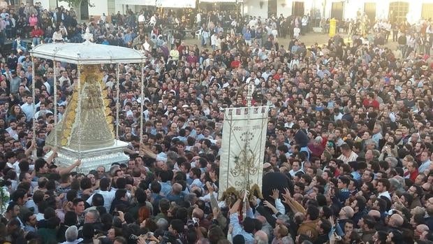 Y a las 07.55 horas, la Virgen miró a Córdoba