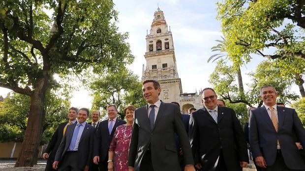 Sanmiguel, junto a su equipo, en la Catedral