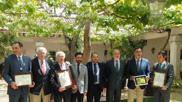 Los ingenieros agrónomos andaluces galardonan la trayectoria del grupo Estévez