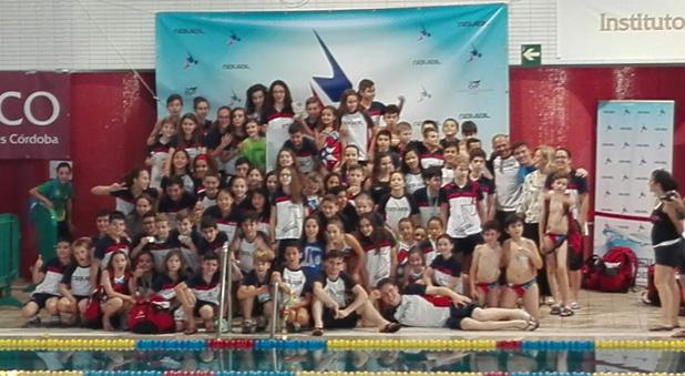 El equipo del Navial celebra el título en el Ciudad de Córdoba