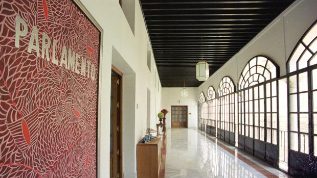 Los pasillos del Parlamento están vacíos de actividad