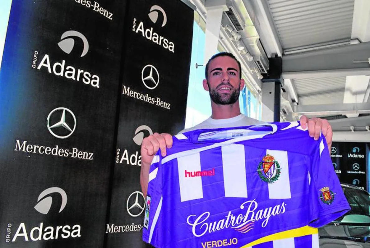 Rodri posa con la camiseta del Valladolid
