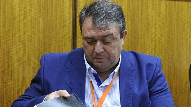 Una modista se contrató a sí misma en cursos de formación con 6.900 euros al mes
