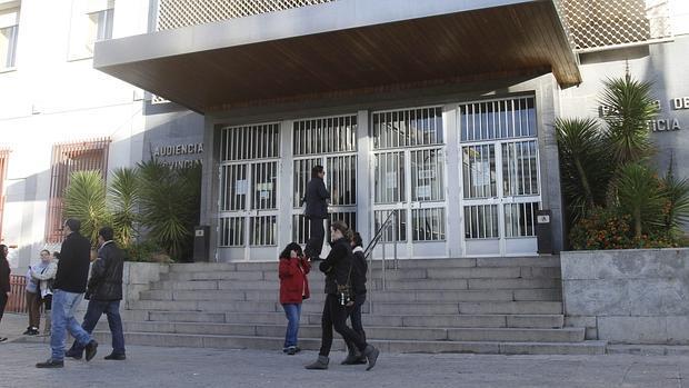Condenado a 15 años de prisión por apuñalar a dos conductores de autobús