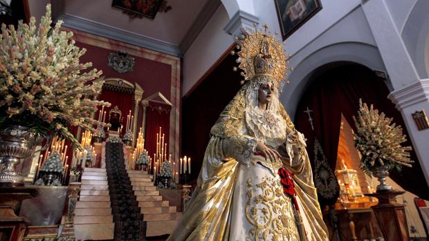 La hermandad de la Merced inaugura una exposición fotográfica en Córdoba