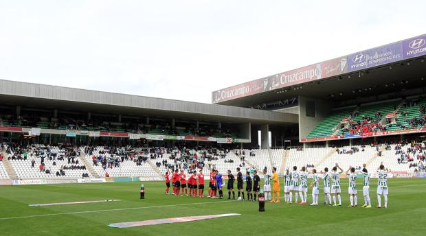 Aficionados del Córdoba CF en el estadio en el Córdoba-Murcia de la manifestación