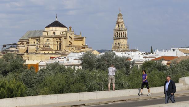 Córdoba, el destino más barato para el Puente del Pilar