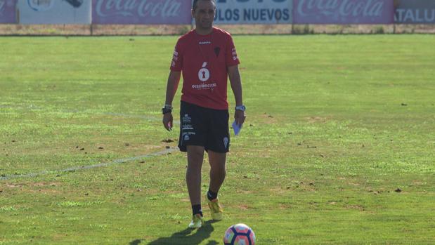 El entrenador del Córdoba CF, José Luis Oltra, en un entrenamiento
