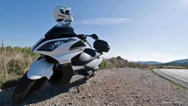 Rafael Carmona afirma que le gusta viajar en moto porque «te convierte en el protagonista de tu propia aventura»