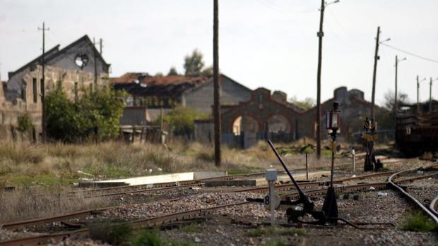 Vías de tren a su paso por la localidad de Peñarroya-Pueblonuevo
