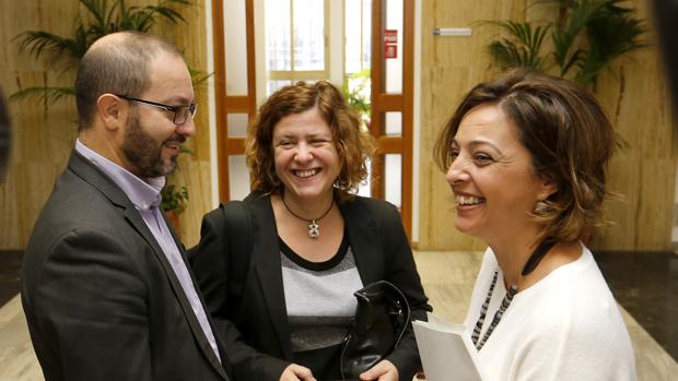 Los delegados de Recursos Humanos y Hacienda junto a la alcaldesa