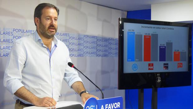 El secretario de Organización del PP de Córdoba, durante una comparecencia