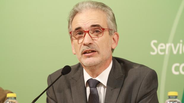 La Junta responde con loas a su política sanitaria y ataques a Rajoy