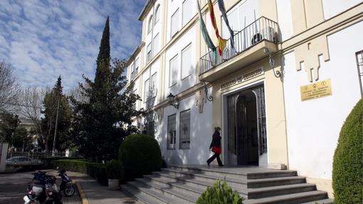 Entrada a la Facultad de Derecho, en la capital
