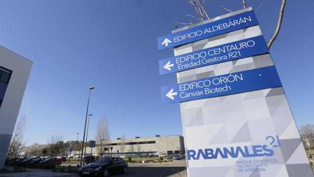 Cartel indicador en el parque tecnológico