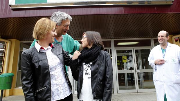 María Mercedes Alguacial y su hija, Naira, hoy en la puerta del Reina Sofía