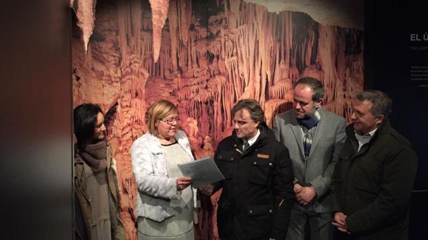 Autoridades políticas en el ecomuseo de la Cueva de los Murciélagos de Zuheros