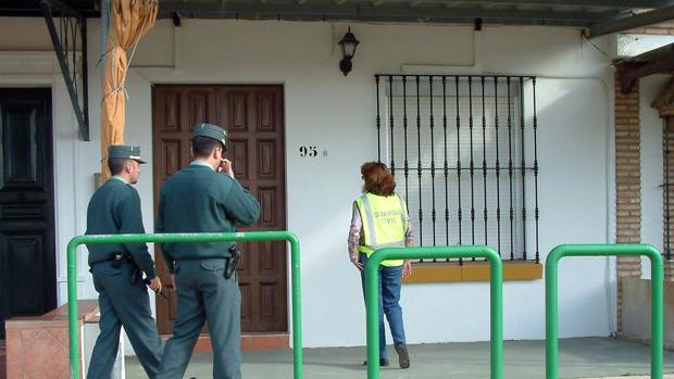 Guardia civl durante una operación en la alcalde de El Rocío