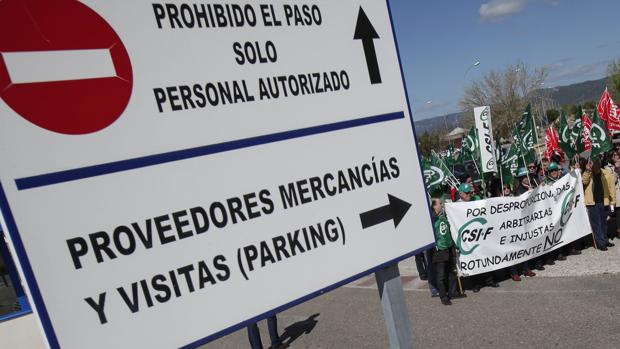 Protesta de funcionarios de Prisiones a las puertas de la cárcel de Alcolea